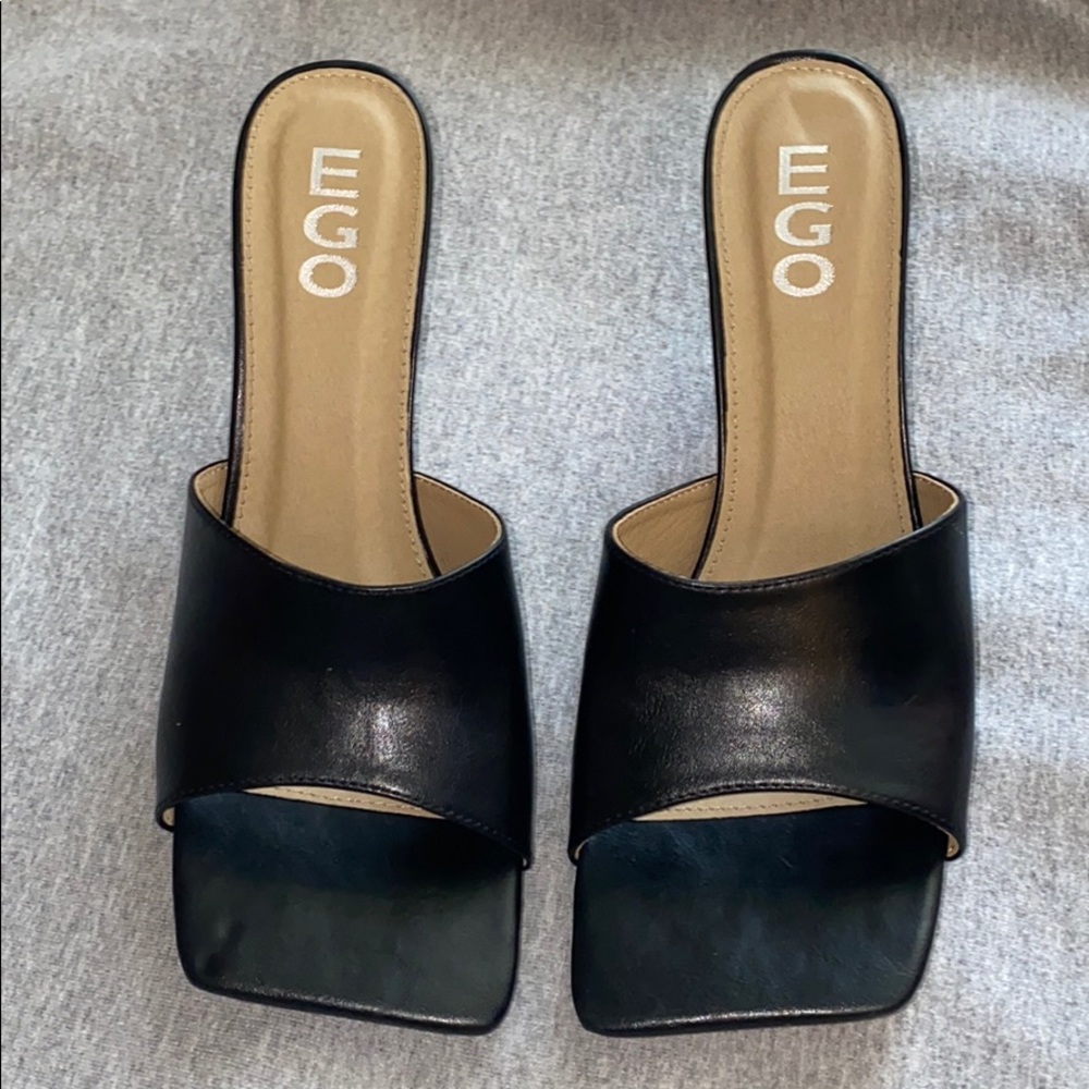 Black mule sandal